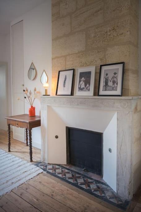 Appartement Avec Son Patio Dans Centre Historique De Bourg Buitenkant foto
