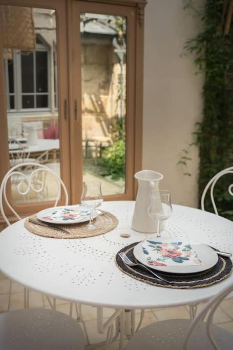 Appartement Avec Son Patio Dans Centre Historique De Bourg Buitenkant foto