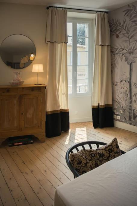 Appartement Avec Son Patio Dans Centre Historique De Bourg Buitenkant foto