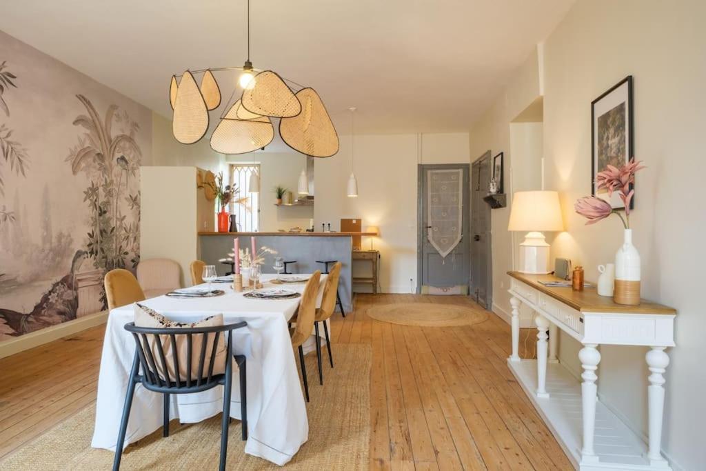 Appartement Avec Son Patio Dans Centre Historique De Bourg Buitenkant foto