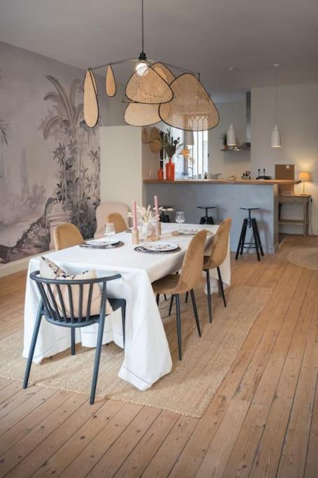 Appartement Avec Son Patio Dans Centre Historique De Bourg Buitenkant foto