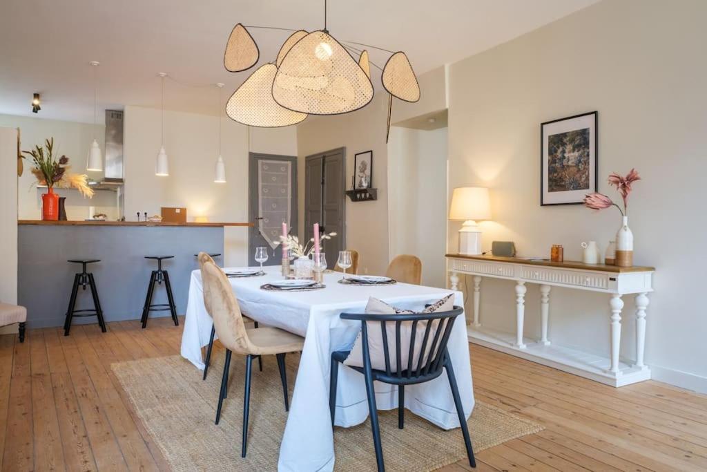 Appartement Avec Son Patio Dans Centre Historique De Bourg Buitenkant foto