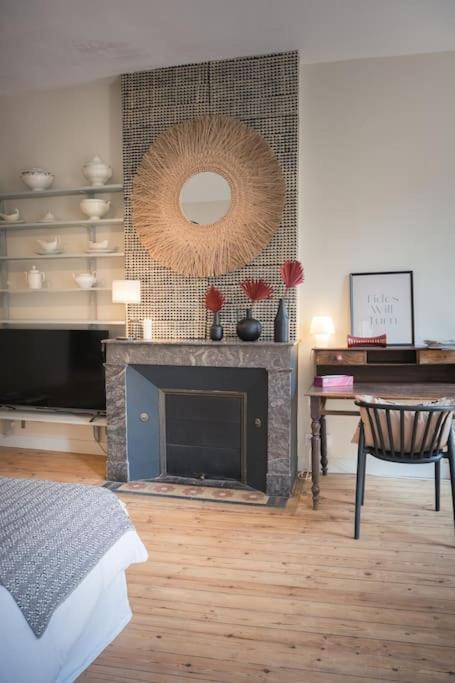 Appartement Avec Son Patio Dans Centre Historique De Bourg Buitenkant foto