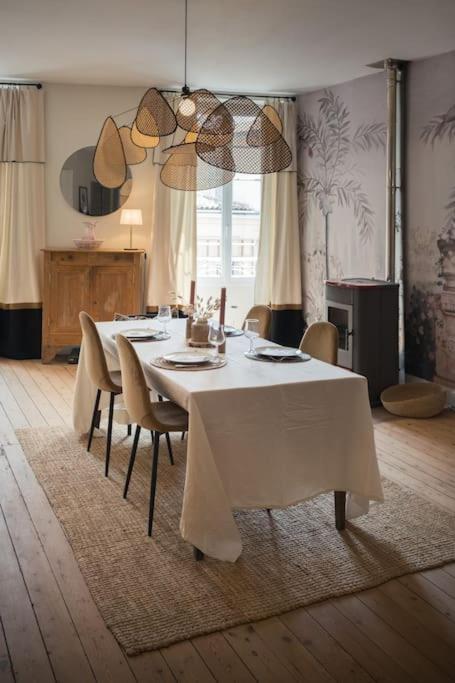 Appartement Avec Son Patio Dans Centre Historique De Bourg Buitenkant foto
