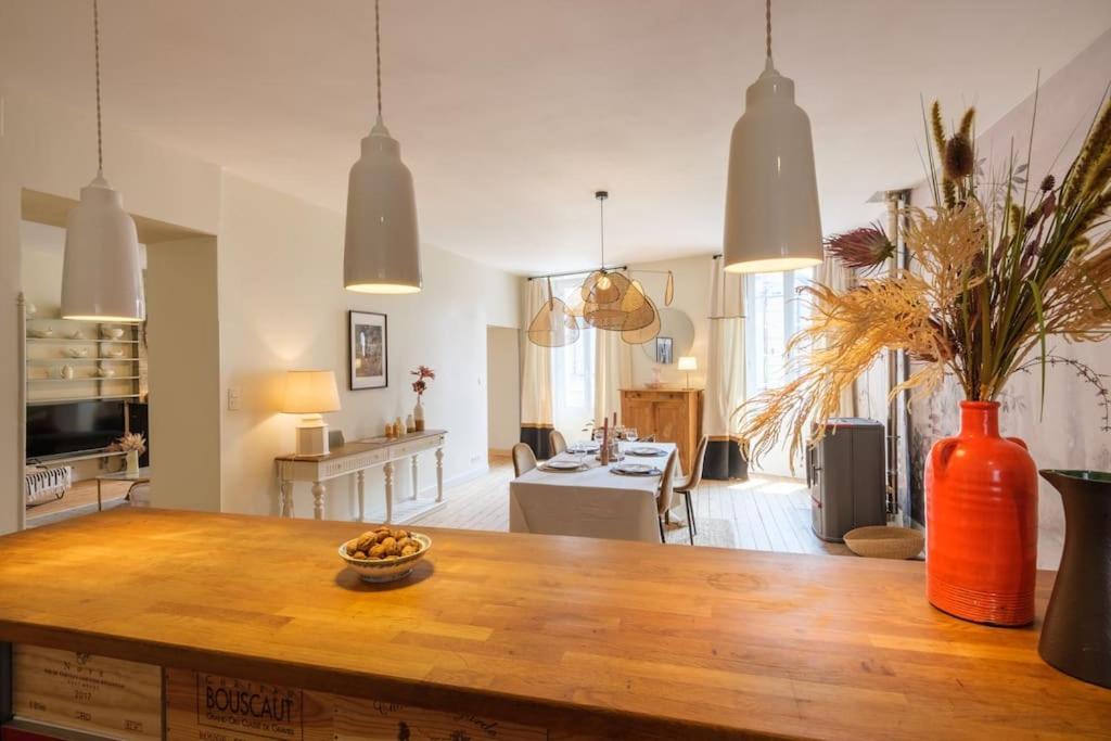 Appartement Avec Son Patio Dans Centre Historique De Bourg Buitenkant foto