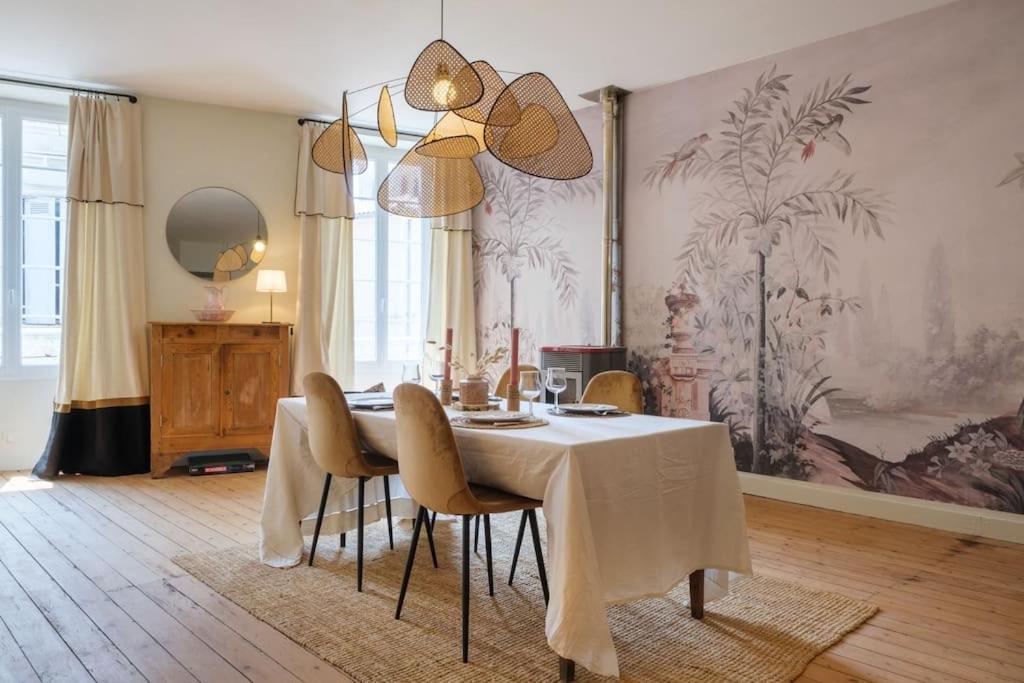 Appartement Avec Son Patio Dans Centre Historique De Bourg Buitenkant foto