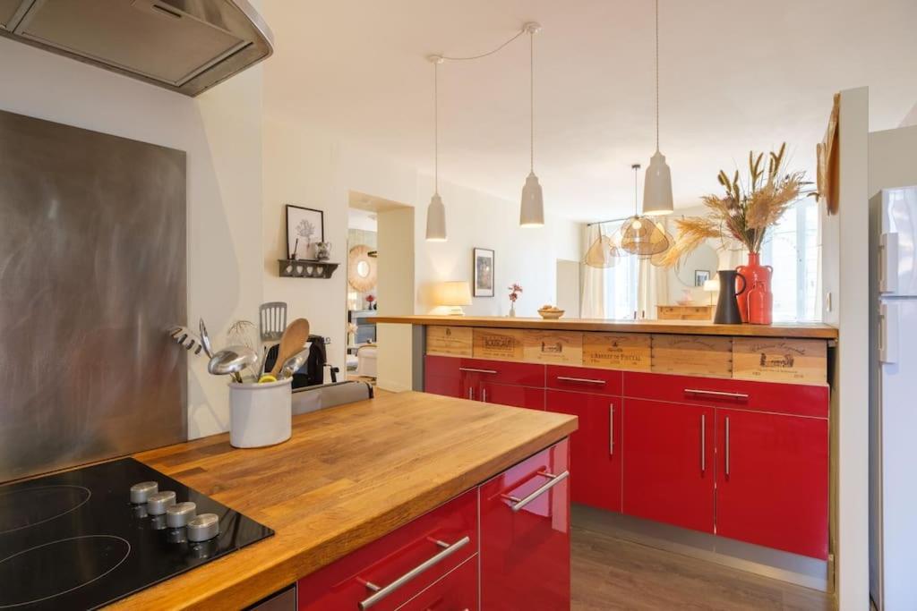 Appartement Avec Son Patio Dans Centre Historique De Bourg Buitenkant foto